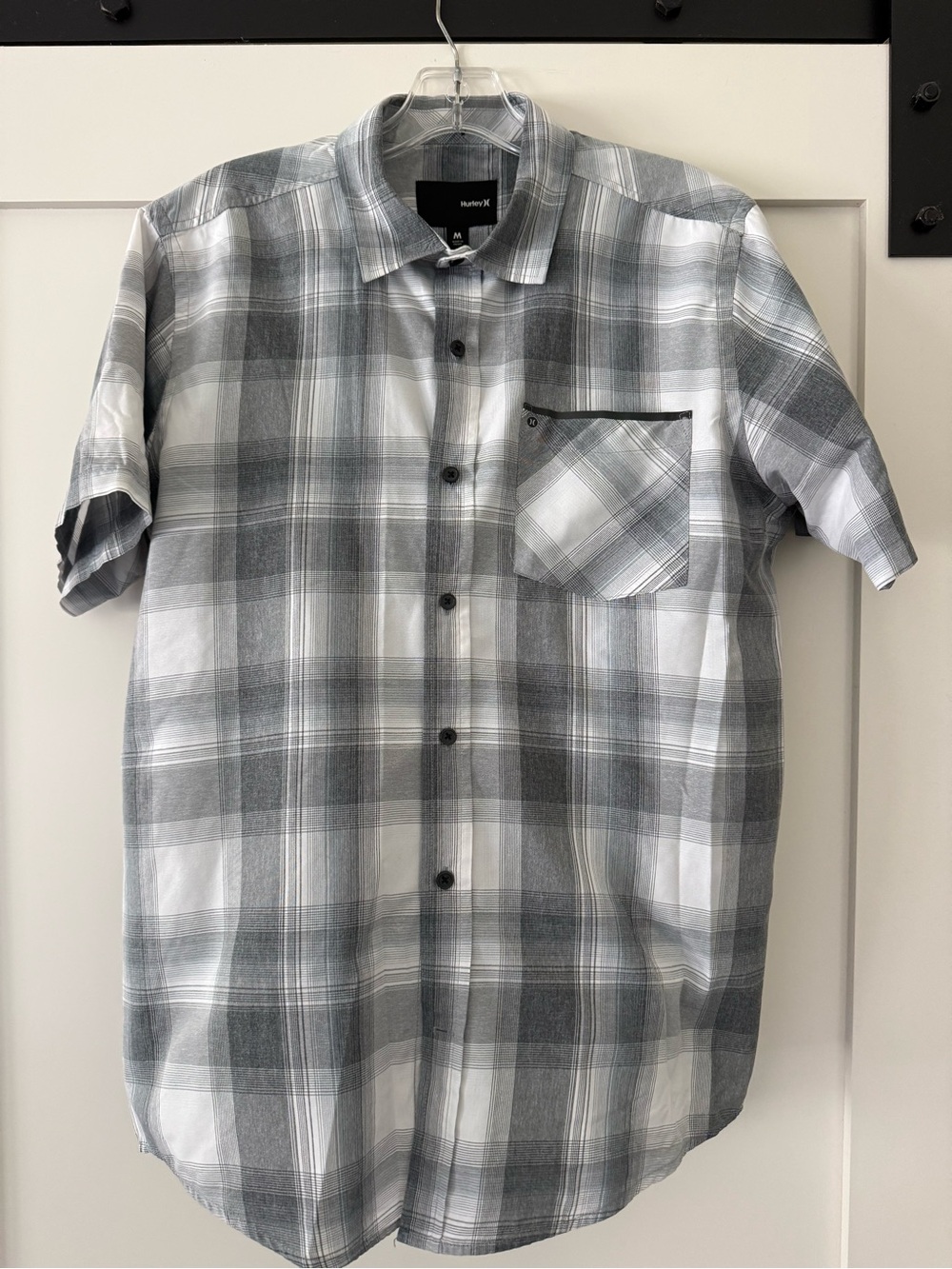 Hurley Men's Gray and White Plaid Short-Sleeve Button-Down Shirt